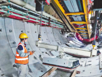 电动环链葫芦参与哈尔滨地铁建筑材料吊运工作